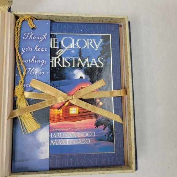 The Glory of Christmas by Charles Swindoll and Max‎ Lucado Gift Set - Picture 8 of 11
